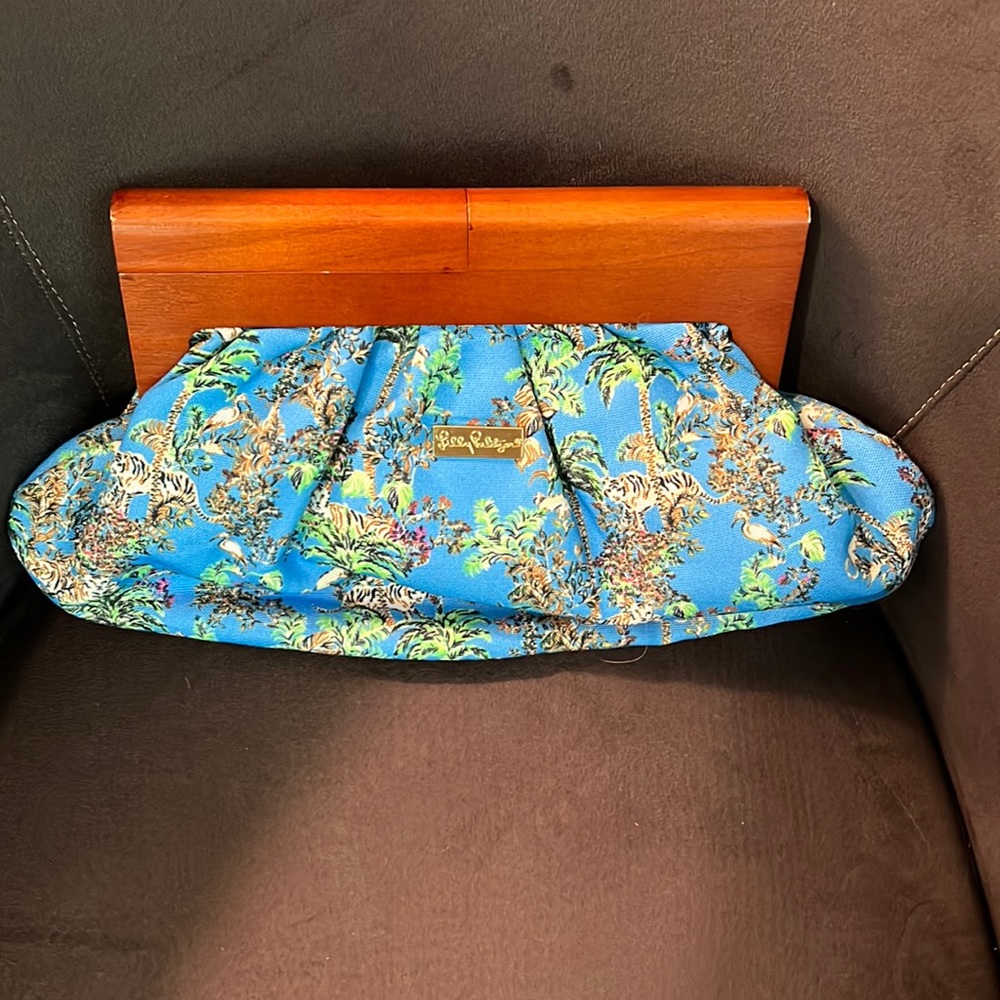 Lilly Pulitzer wooden handle clutch